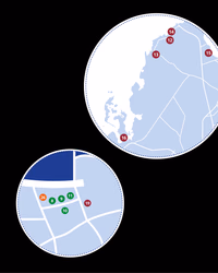 Detail van het kaartontwerp met twee cirkelvormige uitsneden die clusters van genummerde locatiepins uitvergroten